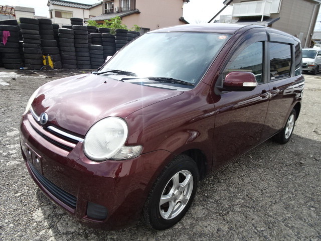 Toyota sienta ncp81