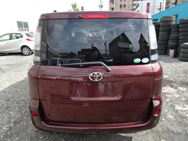 Toyota sienta ncp81