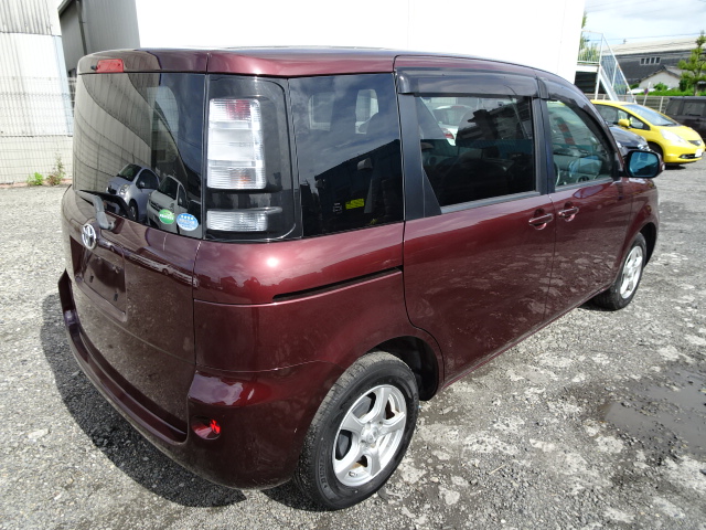 Toyota sienta ncp81