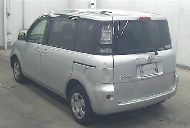 Toyota sienta 2011