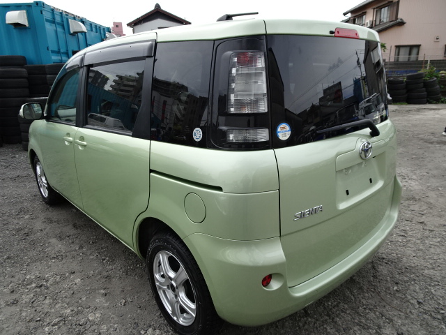 Toyota sienta ncp81