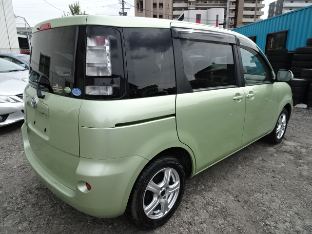 Toyota sienta ncp81