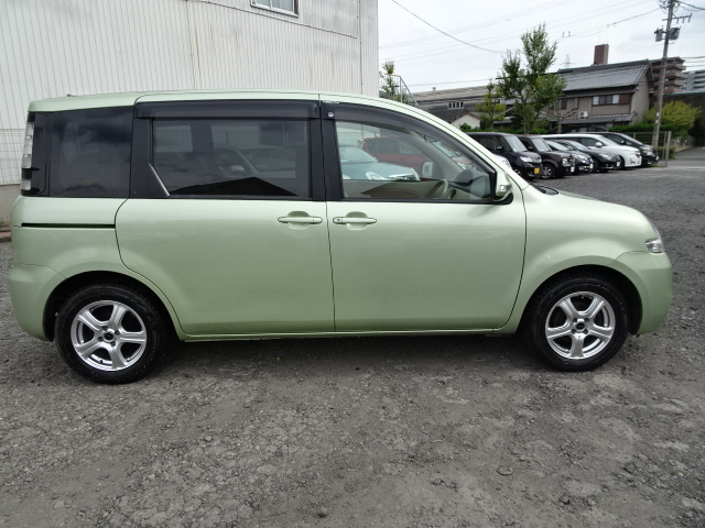 Toyota sienta ncp81