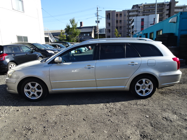 Toyota avensis azt250