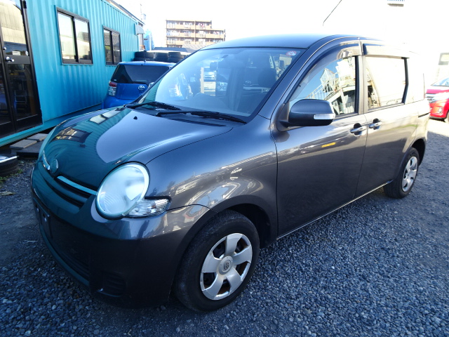 Toyota sienta ncp81