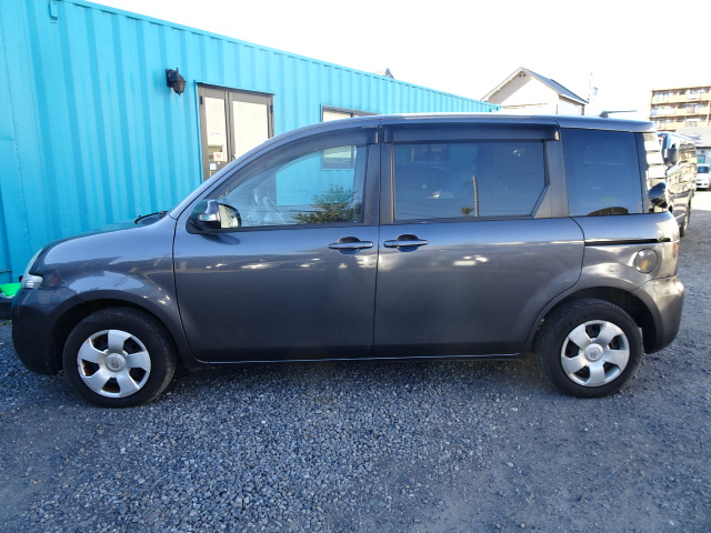 Toyota sienta ncp81