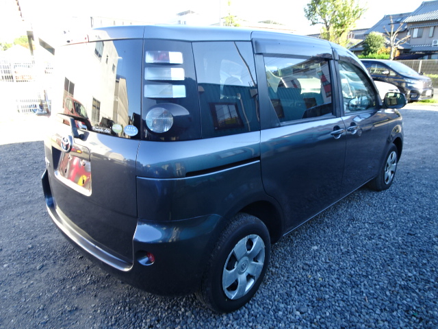 Toyota sienta ncp81