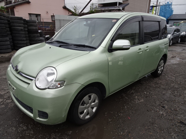 Toyota sienta ncp81