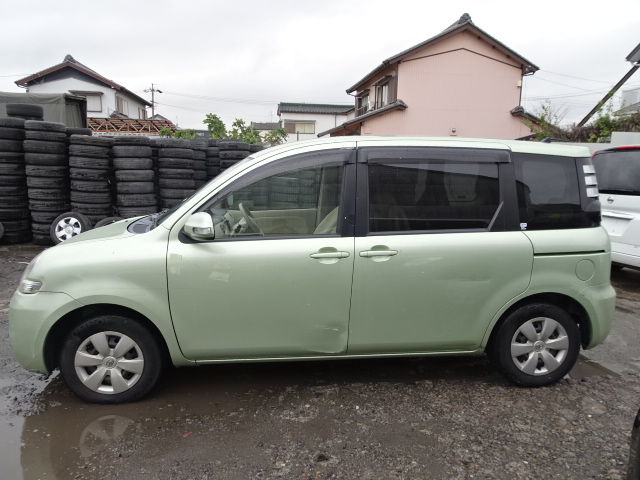 Toyota sienta ncp81