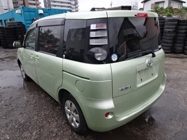 Toyota sienta ncp81