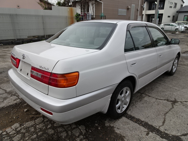 Toyota premio 2000