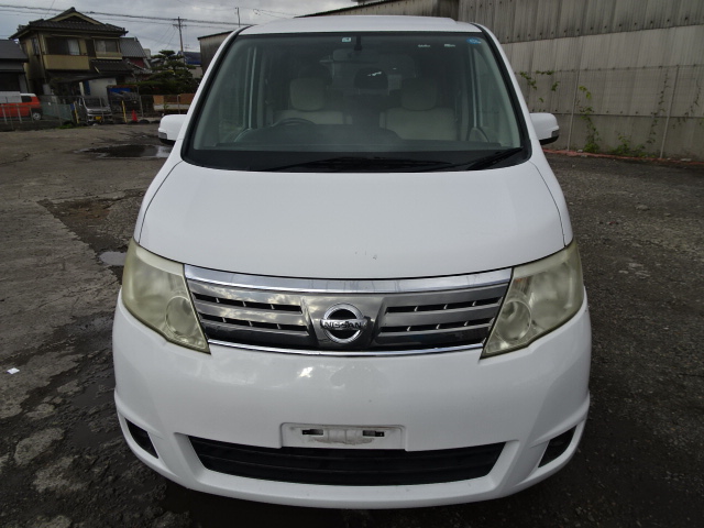 Чехлы nissan serena c25