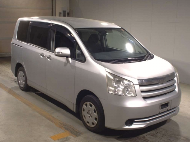 2010 TOYOTA NOAH ARR70G