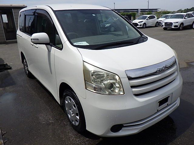 2007/NOV TOYOTA NOAH ZRR70G 2000cc ZRR70-0043529