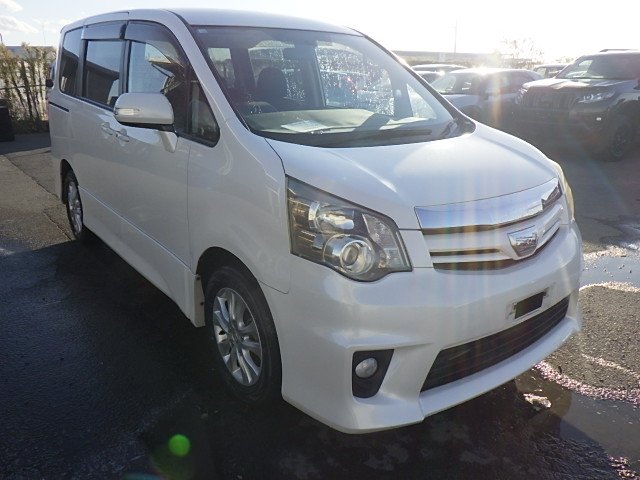 2010YEAR/AUG TOYOTA NOAH Si DBA-ZRR70W 2000cc ZRR70-0362501